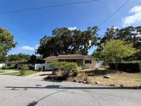 2510 Winona Ave, Leesburg, FL 34748