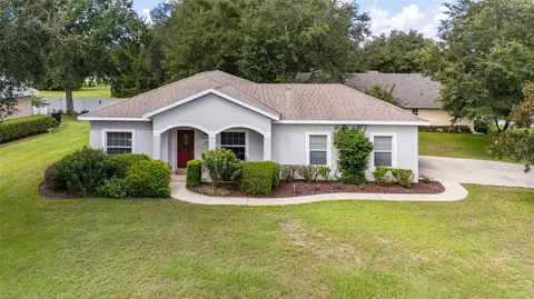 97 Twin Lake Cir, Umatilla, FL 32784