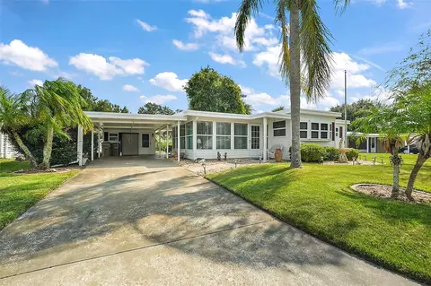 11450 Hickory Ln, Tavares, FL 32778