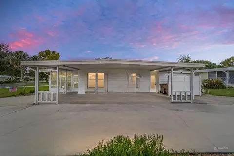 1045 Lake Dr, Grand Island, FL 32735
