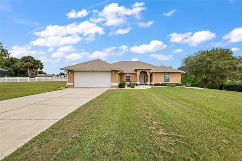 5241 Green Briar Dr, Lady Lake, FL 32159