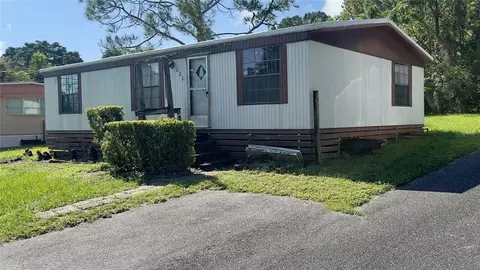 220 Longview Ave, Lady Lake, FL 32159