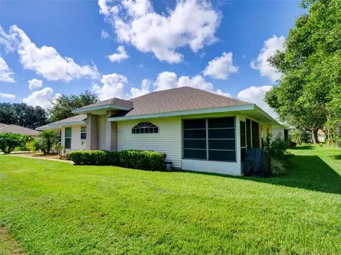 21945 King Henry Ave, Leesburg, FL 34748