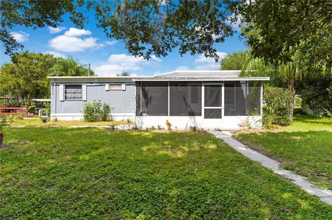 33539 Barksdale Dr, Leesburg, FL 34788