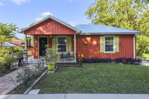 151 S Clayton St, Mount Dora, FL 32757