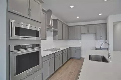 Kitchen - 7454 Sea Manatee St, Parrish, FL 34219 photo 2 of 3
