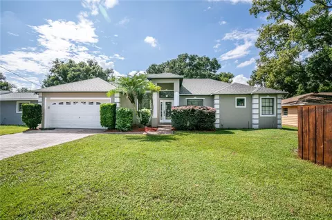 27637 Lisa Dr, Tavares, FL 32778