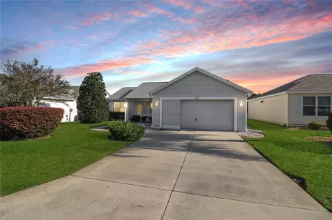 1821 Augustine Dr, The Villages, FL 32159