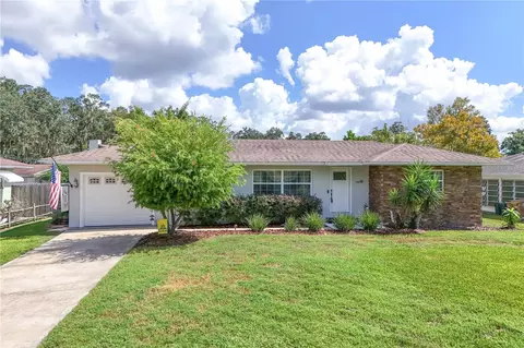 326 N Sunset Dr, Mount Dora, FL 32757
