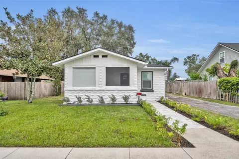 218 E Magnolia St, Groveland, FL 34736
