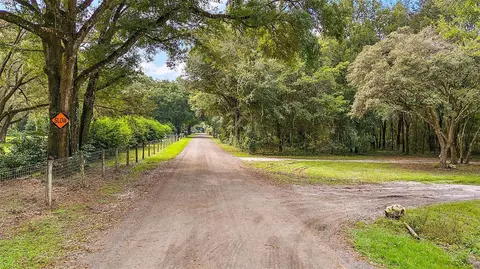 1082 NE 135th Grv, Oxford, FL 34484