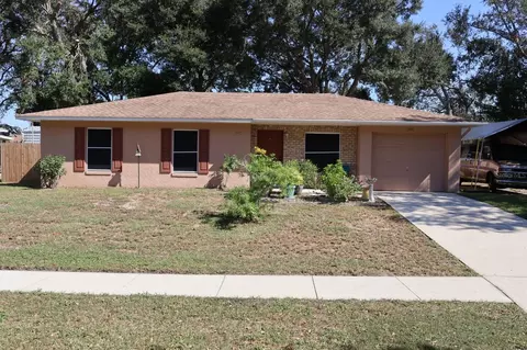 540 Park Glen Dr, Tavares, FL 32778