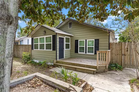 419 N Barrow Ave, Tavares, FL 32778