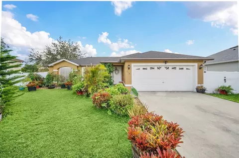 614 Parakeet Ct, Kissimmee, FL 34759