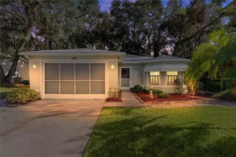 32538 Oak Park Dr, Leesburg, FL 34748