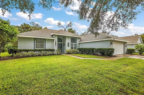 1720 Park Forest Blvd, Mount Dora, FL 32757