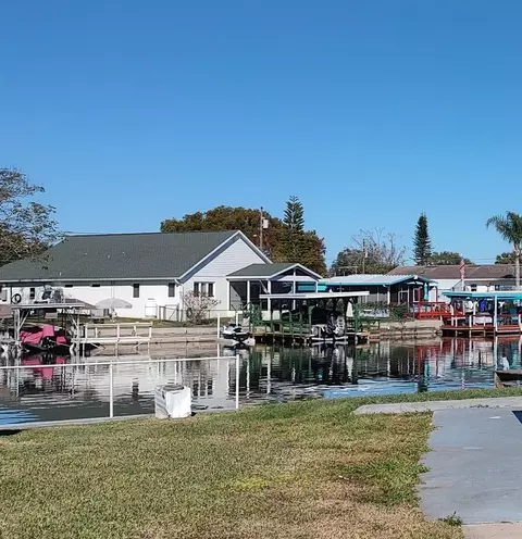 1432 S Shore Dr, Tavares, FL 32778