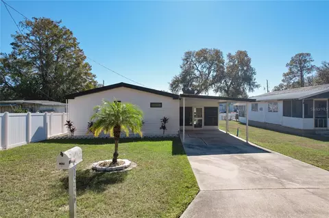 13426 Palm Dr, Astatula, FL 34705