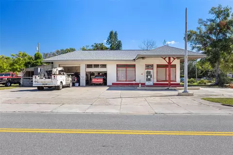 1015 S Grove St, Eustis, FL 32726