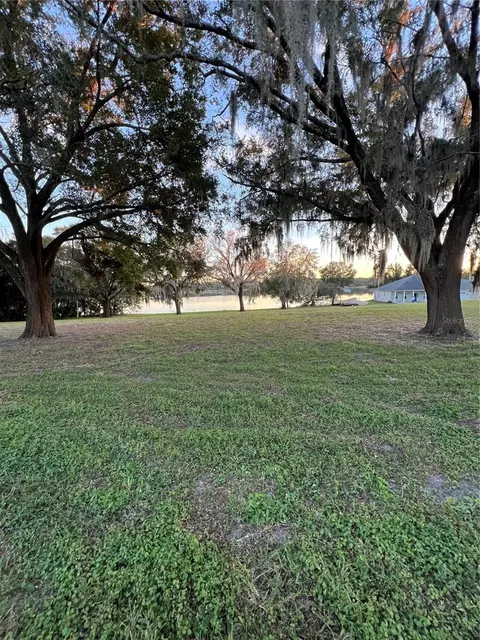 East Collins Street, Umatilla, FL 32784