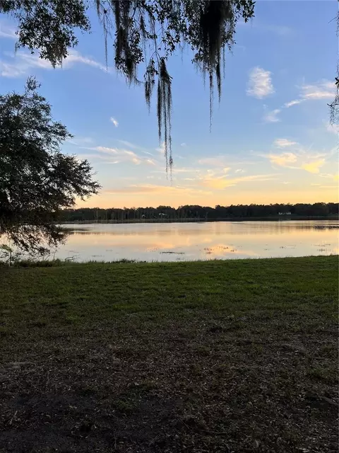 East Collins Street, Umatilla, FL 32784