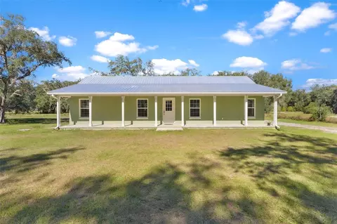 1641 Cr 416n, Lake Panasoffkee, FL 33538