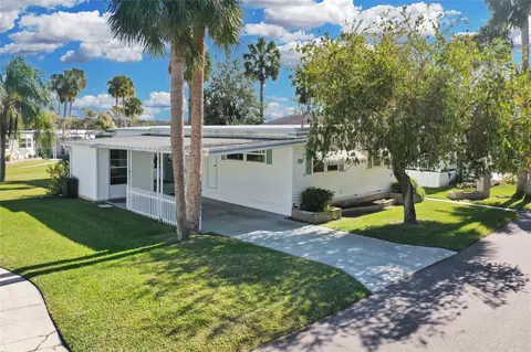 33 Cocos Plumosa Dr, Eustis, FL 32726