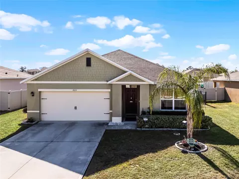2633 Grand Central Ave, Tavares, FL 32778
