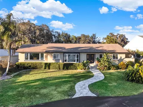 2301 Lakeshore Dr, Mount Dora, FL 32757