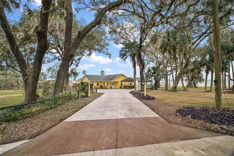 606 N Shore Dr, Leesburg, FL 34748