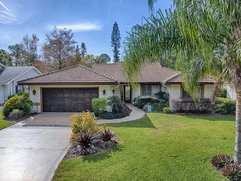 102 Cedar Way, Yalaha, FL 34797