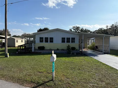 975 Cr 461, Lake Panasoffkee, FL 33538