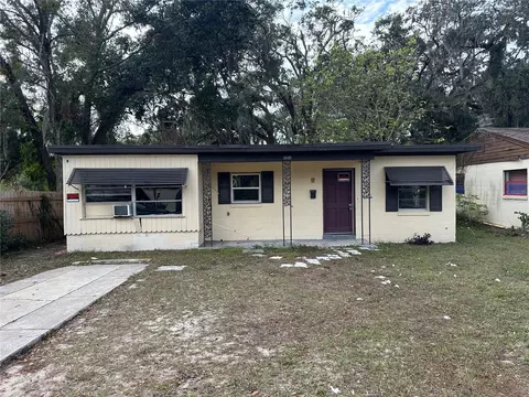 305 N Moss St, Leesburg, FL 34748