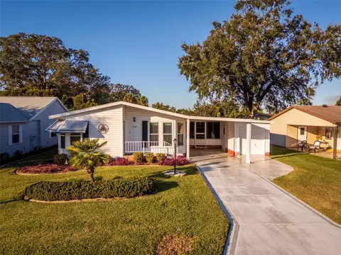 1121 Paradise Dr, Lady Lake, FL 32159