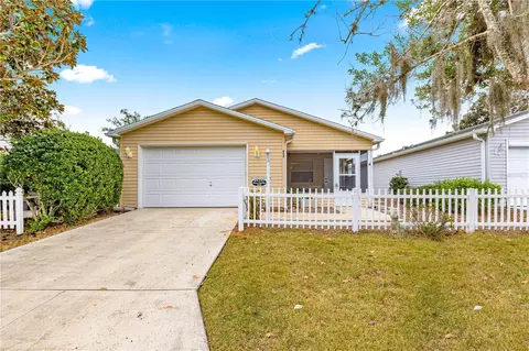 453 Hildalgo Dr, Lady Lake, FL 32159