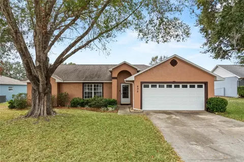 438 Woodview Dr, Tavares, FL 32778