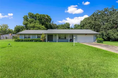 2010 Hollywood Dr, Leesburg, FL 34748