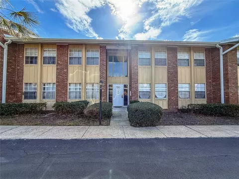 723 Perkins St #203, Leesburg, FL 34748