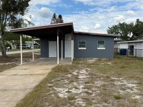 1121 Oakland Dr, Tavares, FL 32778