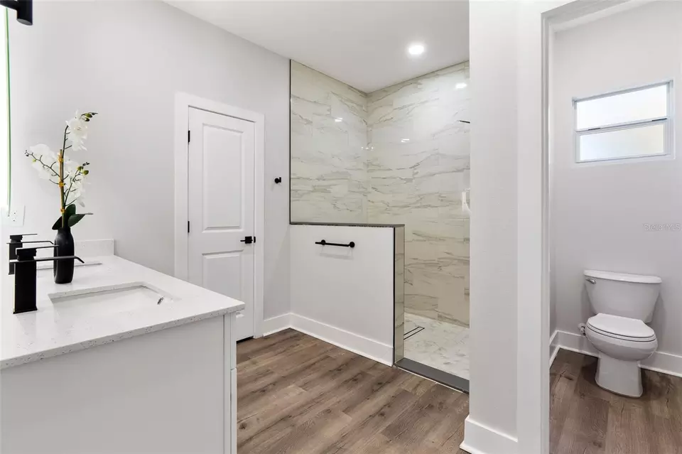 Bath - 8264 SW 128th Ter, Dunnellon, FL 34432 photo 2 of 4