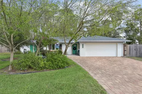 700 Azalea Ct, Mount Dora, FL 32757