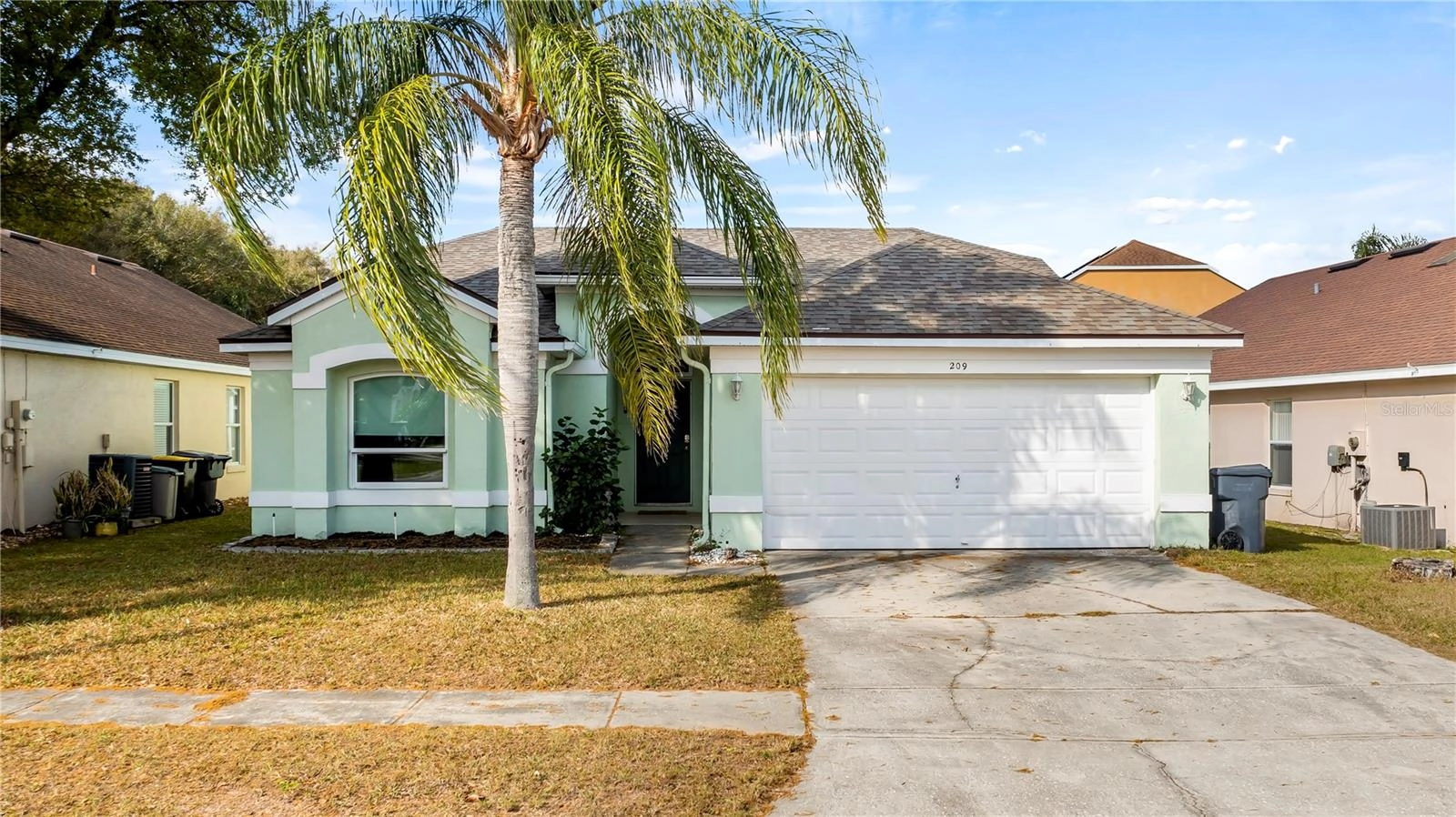 209 Downing Cir, Davenport, FL 33897 photo 1