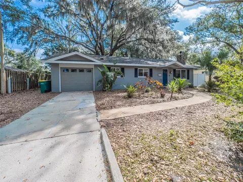 618 N Grandview St, Mount Dora, FL 32757
