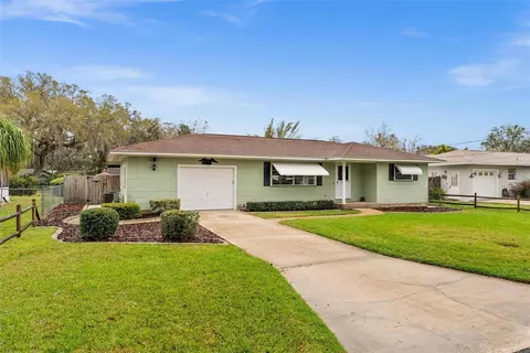330 N Sunset Dr, Mount Dora, FL 32757