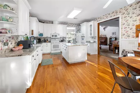 Kitchen - 993 Cr 722, Webster, FL 33597 photo 1 of 3