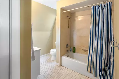 Bath - 993 Cr 722, Webster, FL 33597 photo 6 of 7