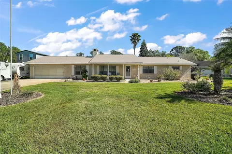 28416 Tammi Dr, Tavares, FL 32778