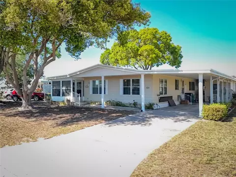 1308 Mohawk Cir, Tavares, FL 32778