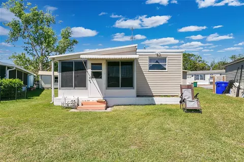 1405 Westland Dr, Tavares, FL 32778