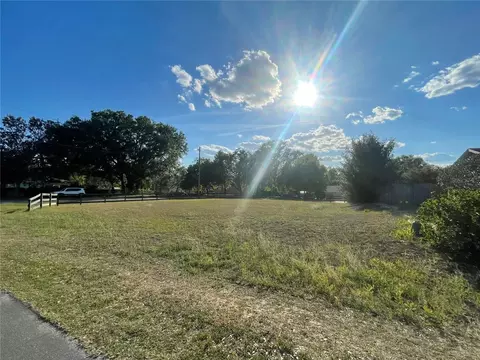 Padgett Circle, Lady Lake, FL 32159